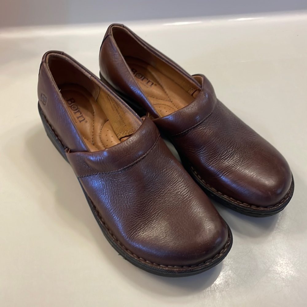 Size 8. Born leather clogs.